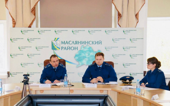 03.10.2023 заместитель прокурора области Виталий Дымолазов провел рабочую встречу с предпринимателями Маслянинского района Новосибирской области
